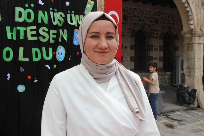 Atık poşetlerinden elbise, kartondan kostüm! Şırnak'ta öğrencilere atık malzemelerden kıyafet defilesi