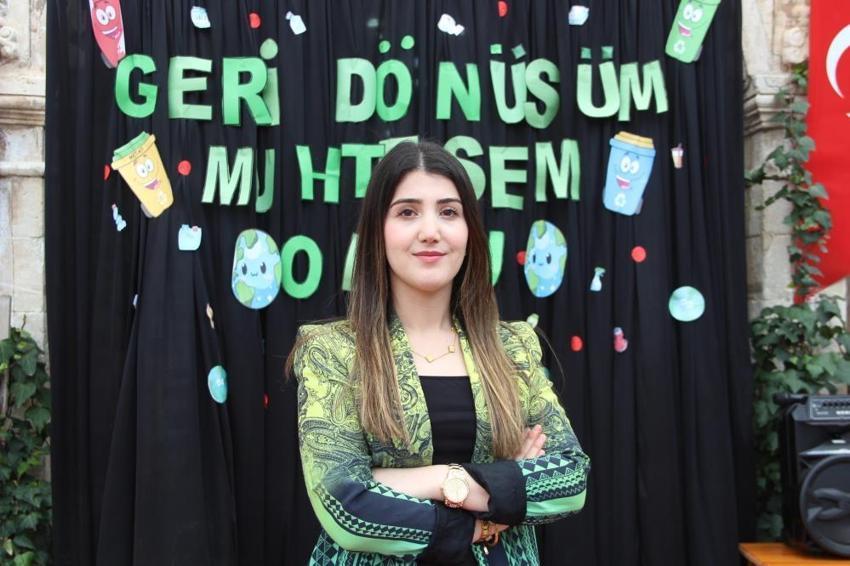 Atık poşetlerinden elbise, kartondan kostüm! Şırnak'ta öğrencilere atık malzemelerden kıyafet defilesi