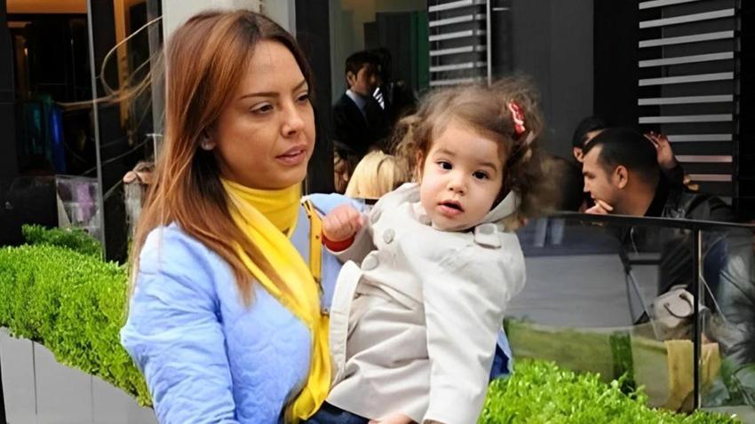 Ebru Gündeş'in kızı, yıllar sonra konserde ortaya çıktı!