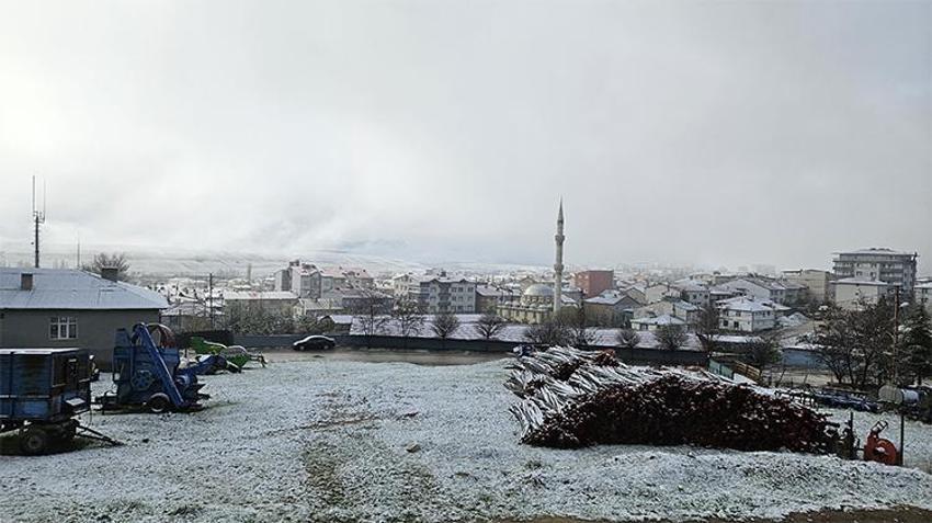 Kar geri döndü, lapa lapa yağış başladı! Adana dahil onlarca kent beyaza büründü, 3 gün daha devam edecek