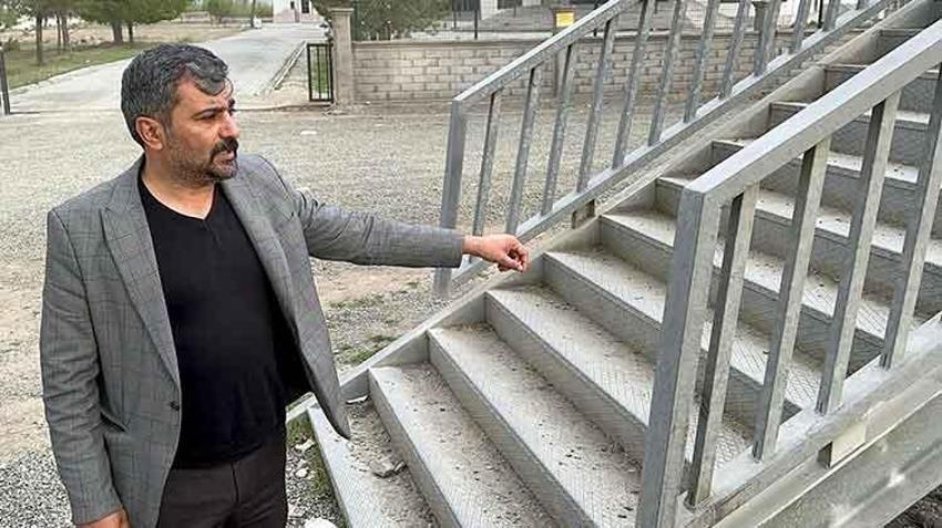 3 lisenin olduğu yerde bulunan üst geçit yol uzuyor diye kullanılmıyor! 'Bugüne kadar aksesuar olarak kullanılmış'