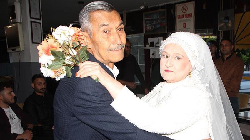 Geç oldu ama güzel oldu! Antalya'da kaçarak evlenen çift 45 yıl sonra düğün yaptı
