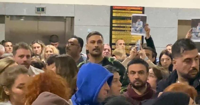 Mattia Ahmet Minguzzi'nin mezarına çirkin saldırı! Bakanlık devreye girdi, yüzlerce kişi akın etti