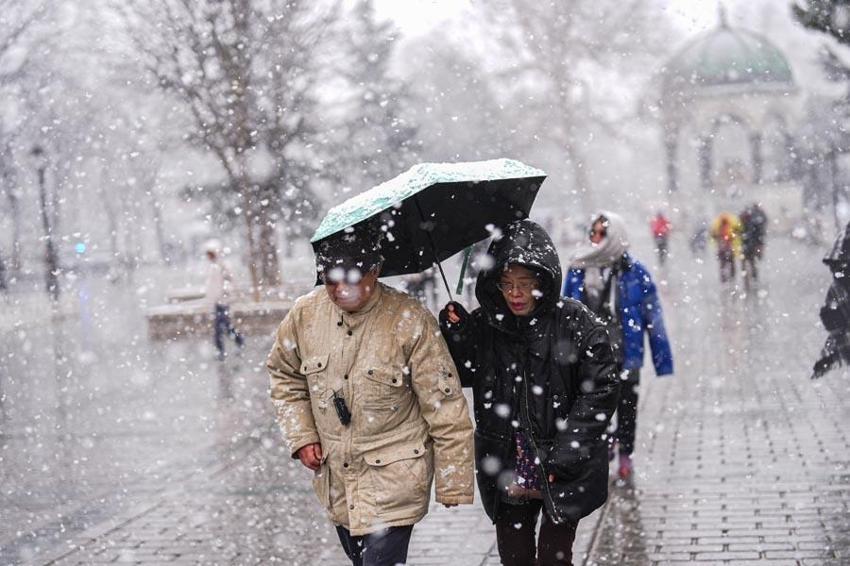 Lapa lapa kar yağışı, gök gürültülü sağanak ve don uyarısı! Meteoroloji illeri ve bölgeleri tek tek açıkladı