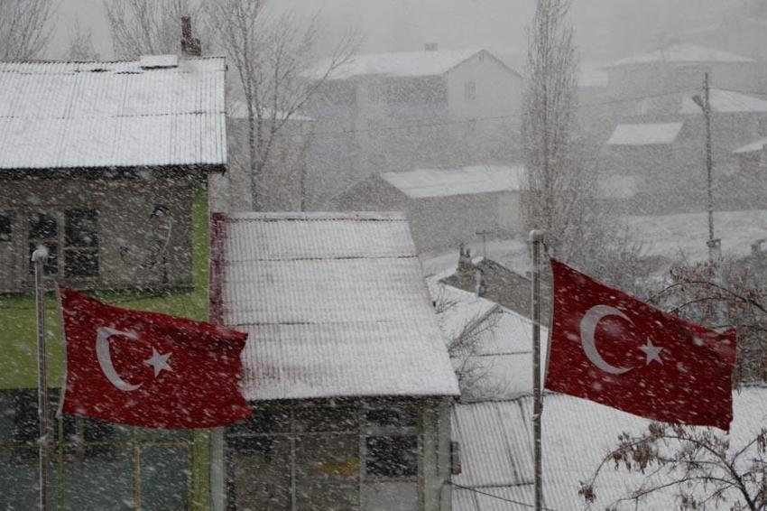 Lapa lapa kar yağışı, gök gürültülü sağanak ve don uyarısı! Meteoroloji illeri ve bölgeleri tek tek açıkladı