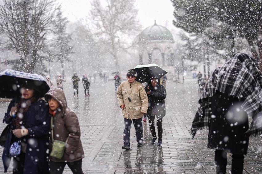 Lapa lapa kar yağışı, gök gürültülü sağanak ve don uyarısı! Meteoroloji illeri ve bölgeleri tek tek açıkladı