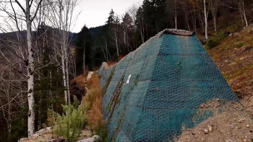 Trabzon'da heyelan ve kaya düşmesine karşı Gabion duvar teknolojisi! 80 konutun olduğu bölge koruma altına alındı