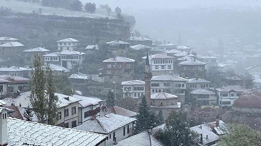 Nisan ayında Anadolu beyaza büründü! İşte tek tek kar yağışının etkili olduğu şehirler