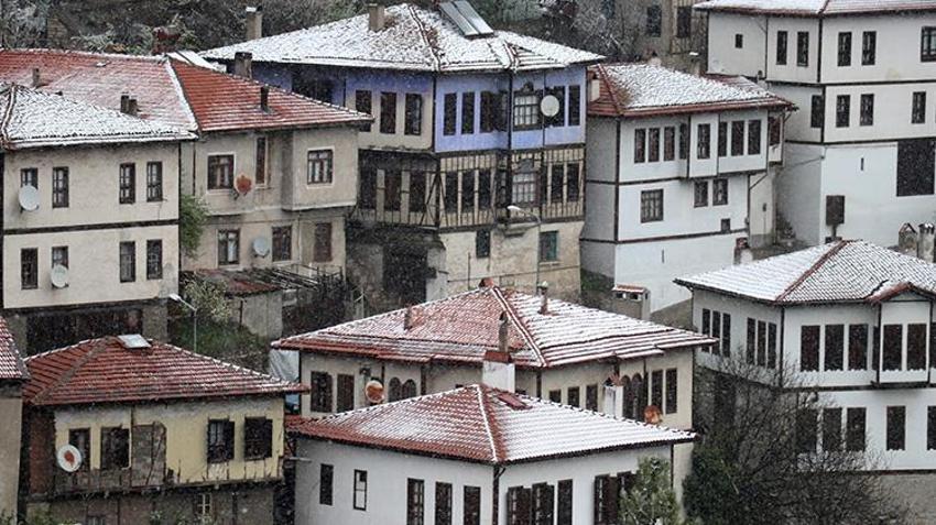 Nisan ayında Anadolu beyaza büründü! İşte tek tek kar yağışının etkili olduğu şehirler