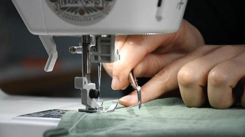 Bir dikiş iğnesiyle işe başladı, ev hanımıyken patron oldu! Evini atölyeye çevirdi: Yurt dışından talep yağıyor
