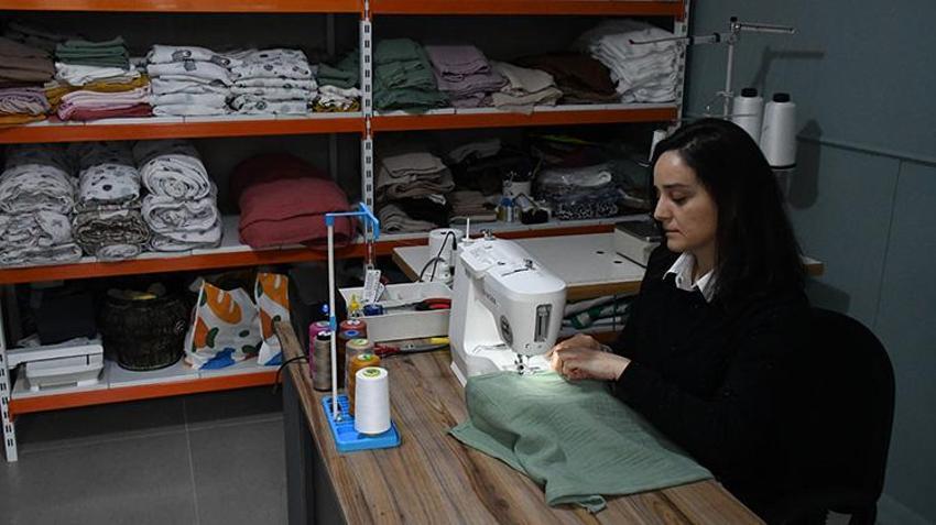 Bir dikiş iğnesiyle işe başladı, ev hanımıyken patron oldu! Evini atölyeye çevirdi: Yurt dışından talep yağıyor