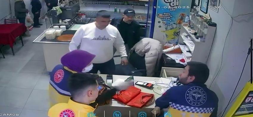 Yolda yürürken kalp krizi geçirdi; Kıraathanedeki son anları kamerada