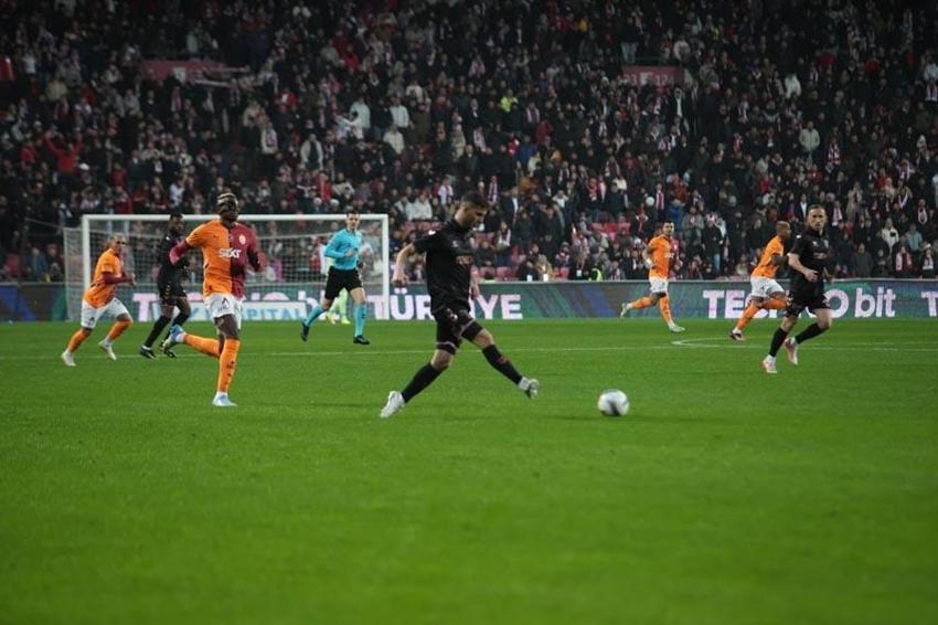 Samsunspor Galatasaray maçında 3 puan 2 golle geldi!
