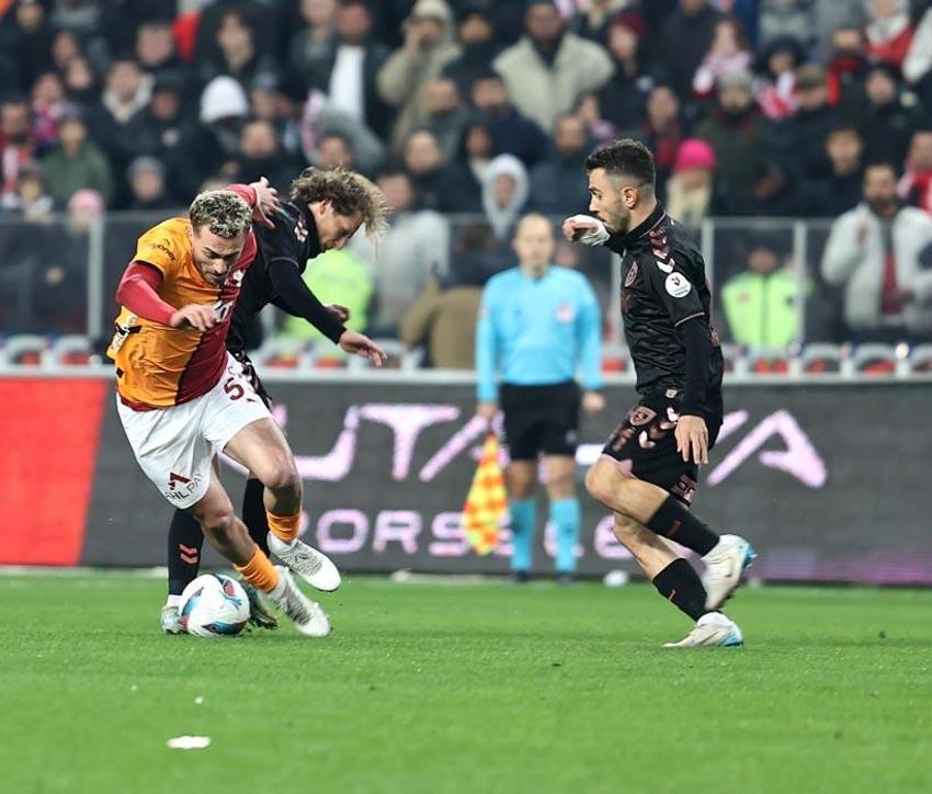 Samsunspor Galatasaray maçında tartışma yaratan ofsayt ve penaltı kararı!