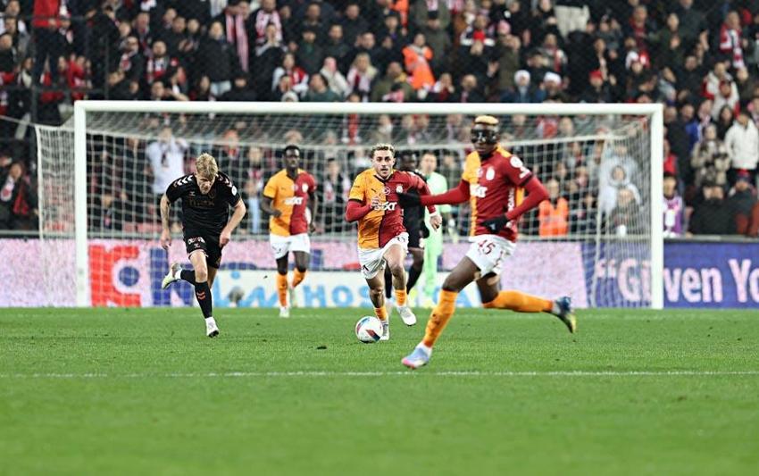 Samsunspor Galatasaray maçında tartışma yaratan ofsayt ve penaltı kararı!