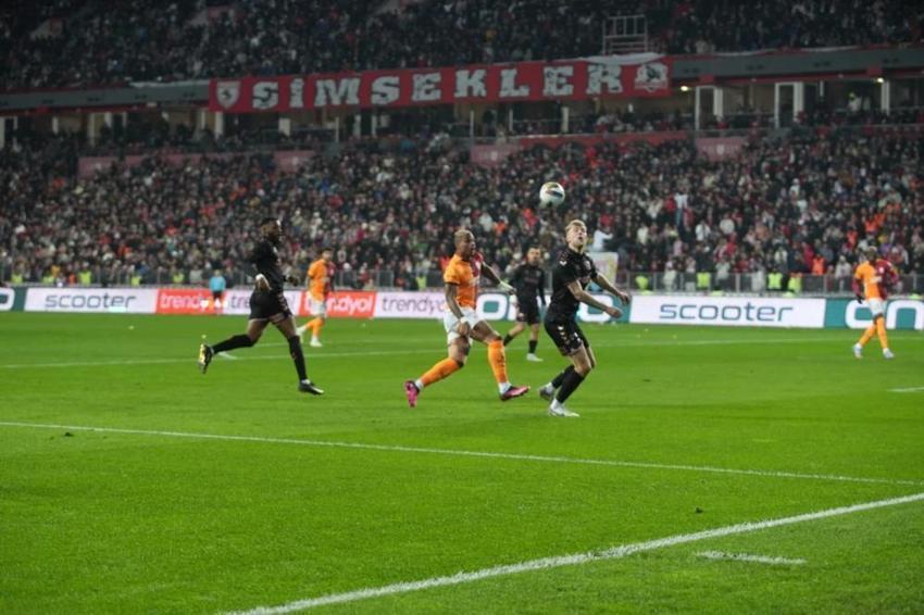 Samsunspor - Galatasaray maçı sonrası olay pozisyon! Eski hakem açıkladı: Karar yanlış, net penaltıyı vermedi