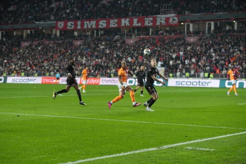 Yunus Akgün, Roland Sallai, Lemina, Gabriel Sara değil yeni transferi öve öve bitiremedi: Müthiş oynuyor, nokta transfer