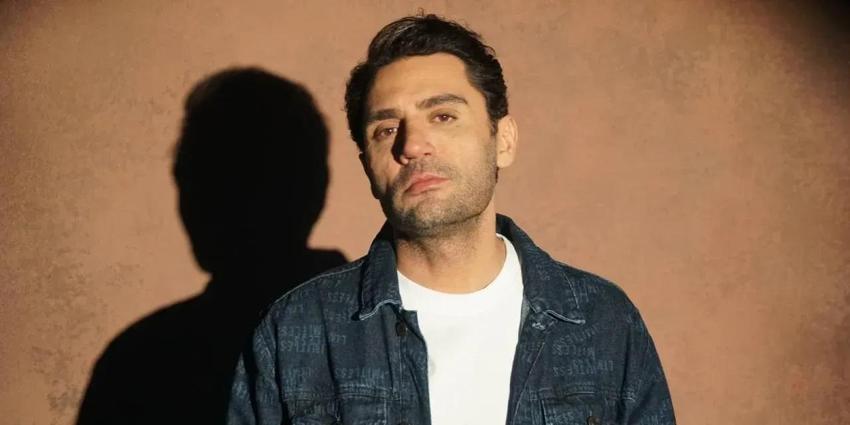 Yaşar İpek aylar sonra sahneye çıktı! Saat detayı dikkat çekti