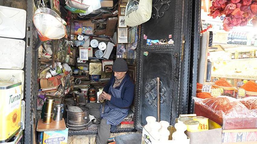 3 metrekarelik dükkanda bir ömür! 'Meslek maalesef ölüyor'