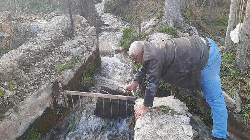 Konya'da 25 yıldan beri su değirmeni işleten vatandaş, bölgesinde mesleğin son temsilcisi