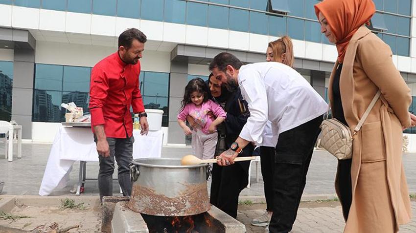 Karacadağ eteklerinden sofraya! Baharın gelmesiyle toplamaya başladılar