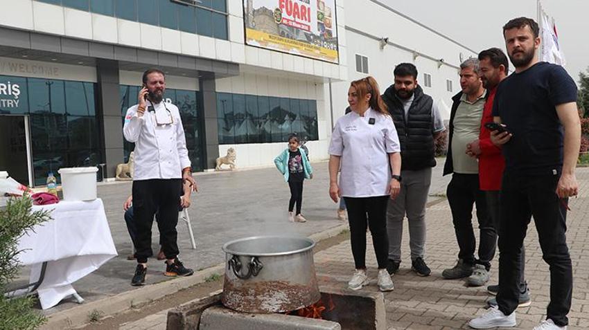Karacadağ eteklerinden sofraya! Baharın gelmesiyle toplamaya başladılar