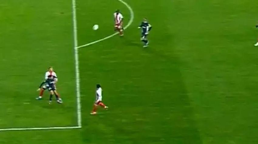 Fenerbahçe'nin golü öncesi faul kararı doğru mu?  VAR müdahalesi gerekirdi!