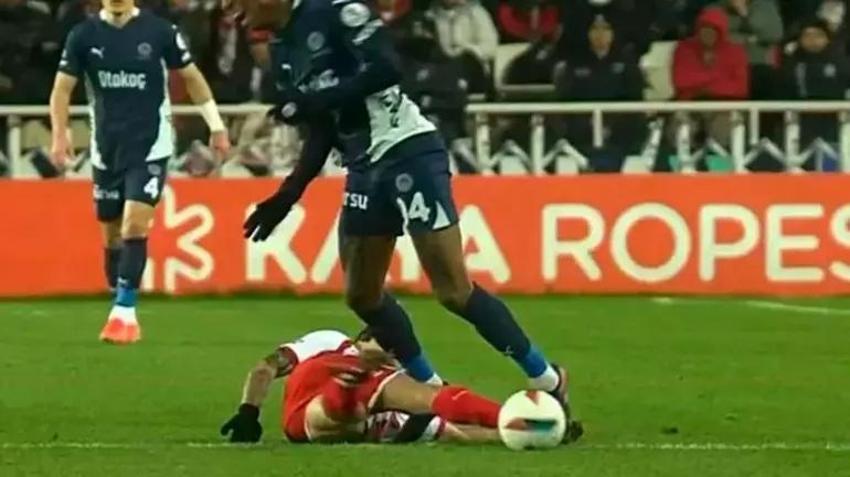 Fenerbahçe'nin golü öncesi faul kararı doğru mu?  VAR müdahalesi gerekirdi!