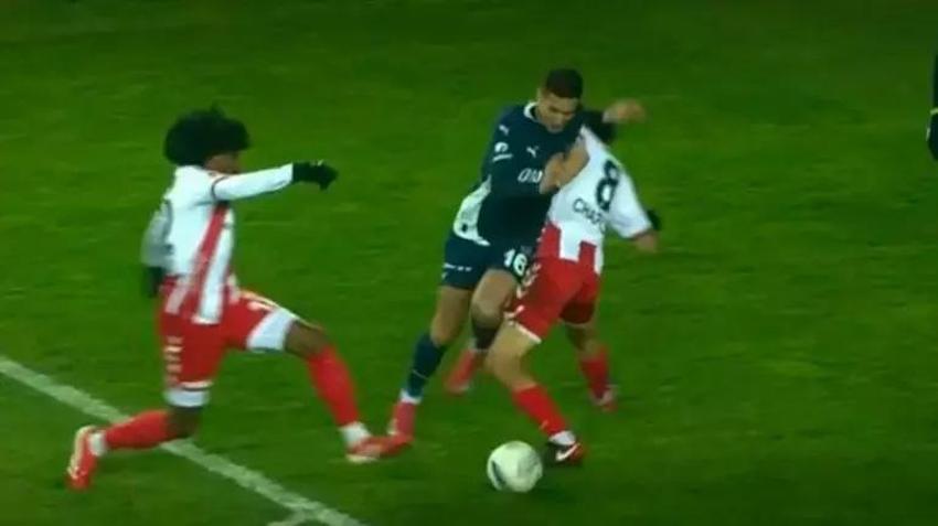 Fenerbahçe'nin golü öncesi faul kararı doğru mu?  VAR müdahalesi gerekirdi!