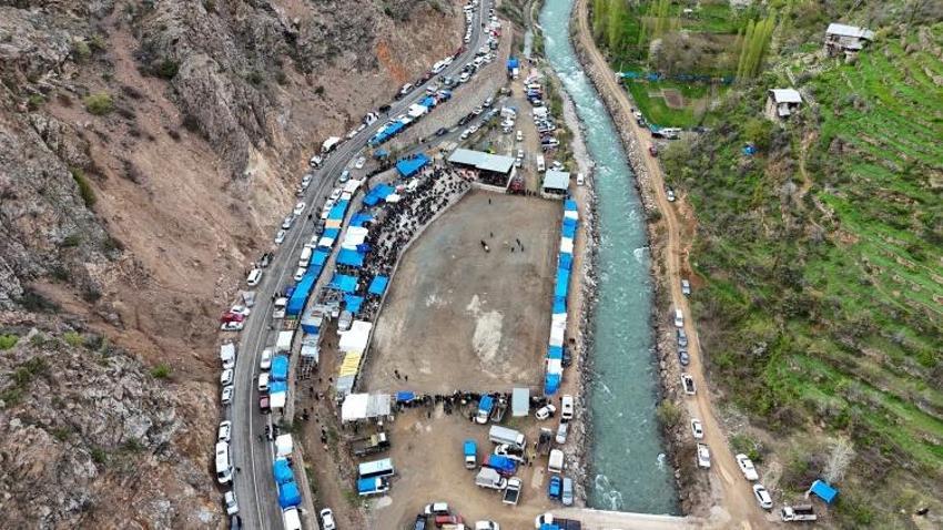 Artvin'de "Yusufeli Sarıgöl 30. Geleneksel Boğa Güreşleri Festivali" yapıldı