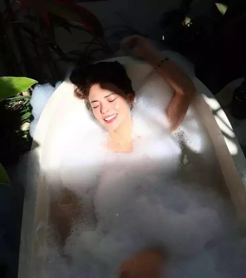 Küvet pozlarına sevgilisi ne dedi? Rabia Soytürk açıkladı