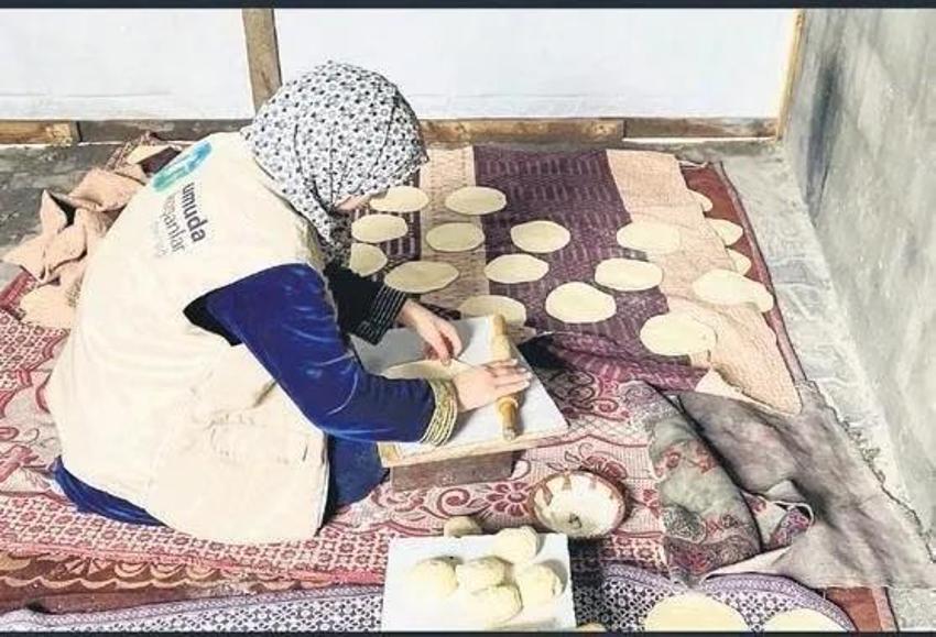 Gamze Özçelik Gazze'de ekmek fırını açtı! Bombalar altında...