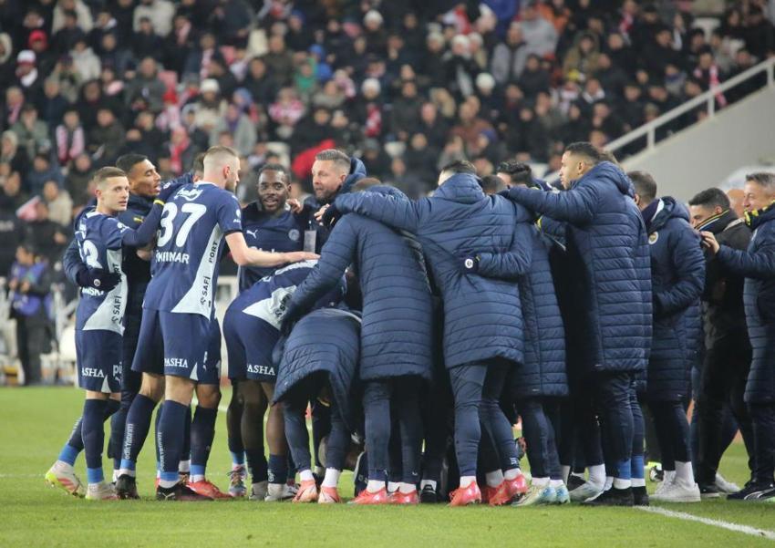 Mourinho artık vazgeçti! Talisca, Tadic yetiyor, İrfan Can Kahveci, Kostic ismini sayıp ekledi: Kaybedersin formayı