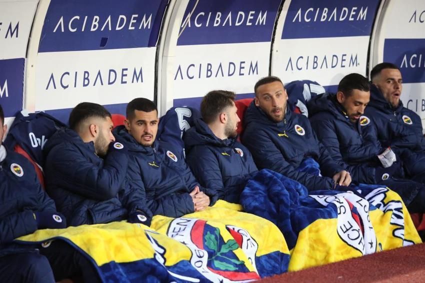 Mourinho artık vazgeçti! Talisca, Tadic yetiyor, İrfan Can Kahveci, Kostic ismini sayıp ekledi: Kaybedersin formayı