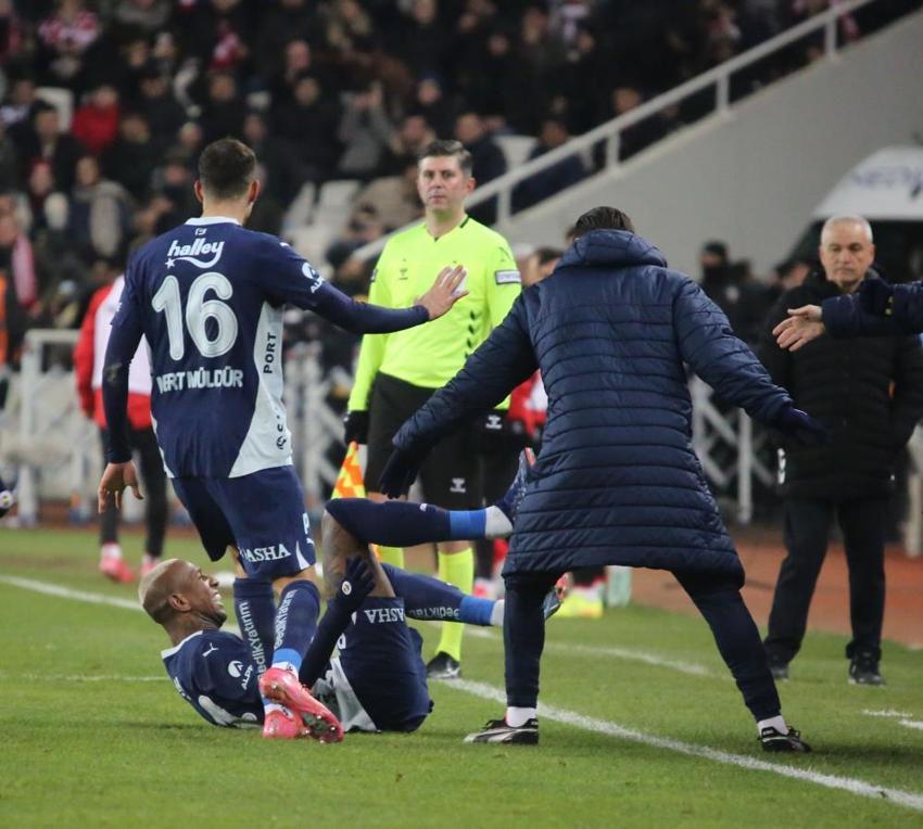 Mourinho artık vazgeçti! Talisca, Tadic yetiyor, İrfan Can Kahveci, Kostic ismini sayıp ekledi: Kaybedersin formayı