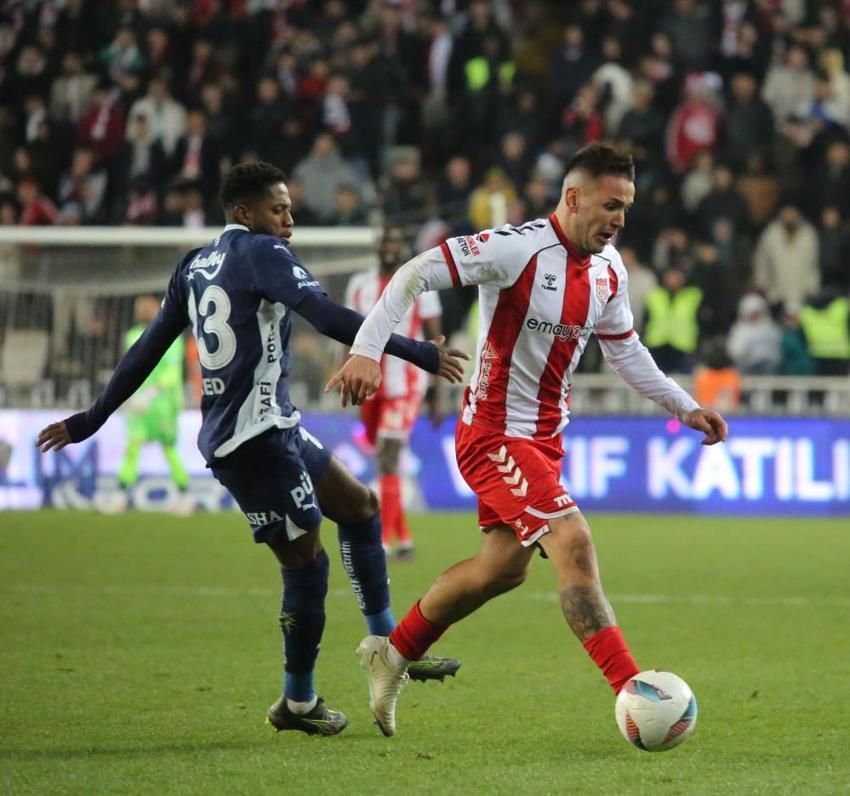 Mourinho artık vazgeçti! Talisca, Tadic yetiyor, İrfan Can Kahveci, Kostic ismini sayıp ekledi: Kaybedersin formayı