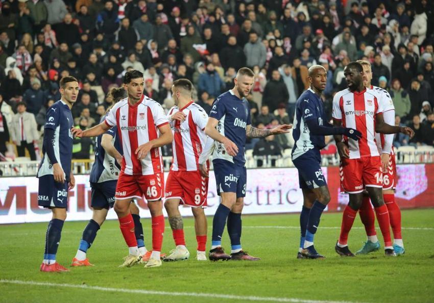 Mourinho artık vazgeçti! Talisca, Tadic yetiyor, İrfan Can Kahveci, Kostic ismini sayıp ekledi: Kaybedersin formayı