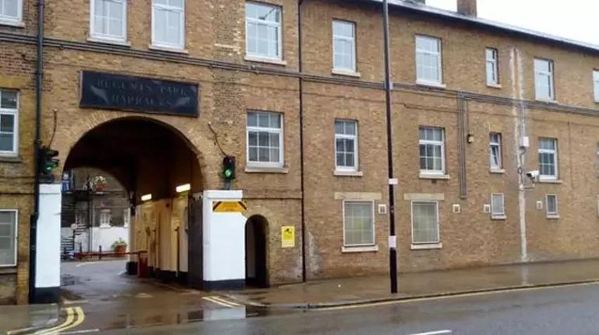 Türkiye'de saç ekimi yaptırmak için Savunma Bakanlığı'nı dolandırdı! 