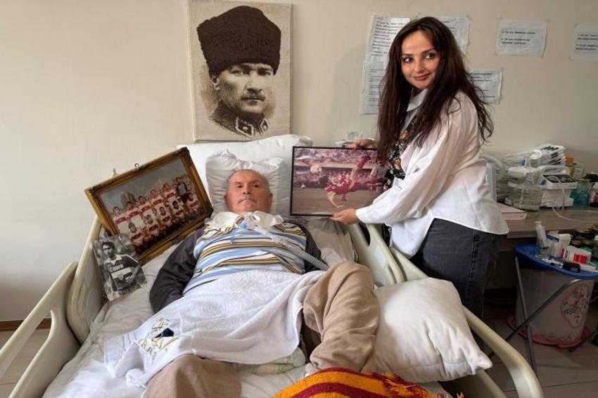 Türk futbolunun "10 numarası" ALS ile mücadelesini kızıyla sürdürüyor