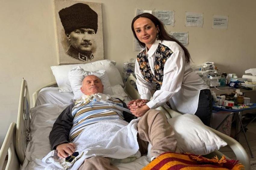 Türk futbolunun "10 numarası" ALS ile mücadelesini kızıyla sürdürüyor