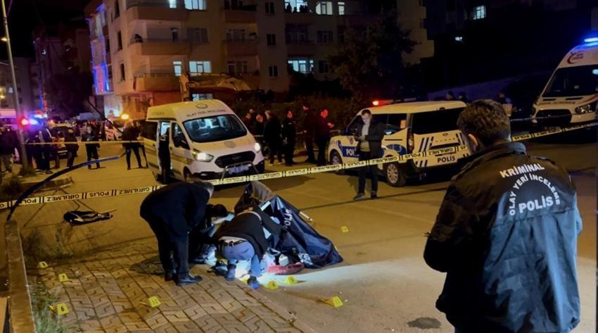 Samsun'da koca dehşeti: Uzaklaştırma kararı bulunan eşini sokak ortasında öldürdü