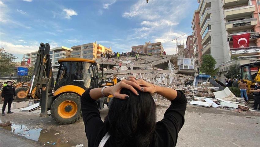 Üniversite hocası öğrencisiyle duvar yaptı! 8 şiddetindeki depreme dayanıklı içinde beton yok