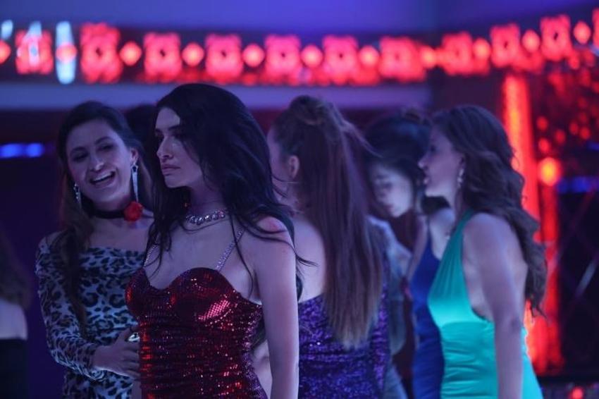 İnci Taneleri'nde herkes yer içer, hesabı Dilber öder!