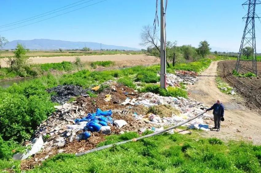 3 mahallenin kesişim noktasında yer alıyor! 30 yıldır süren mücadele...Nehirde bitmeyen kirlilik vatandaşları bezdirdi