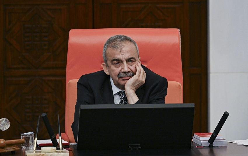Sanatçılardan Sırrı Süreyya'ya destek mesajları! Hastaneye koştular