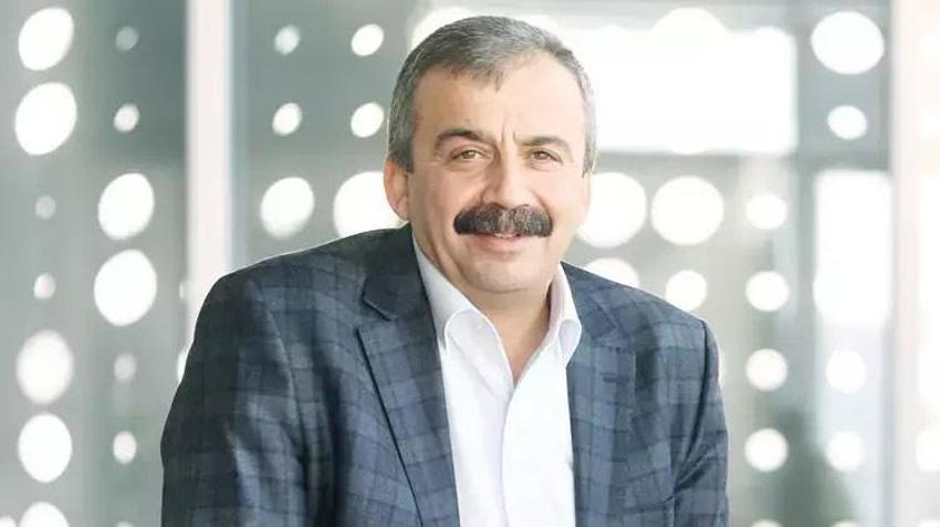 Meclis'in uzlaşmacı ismi Sırrı Süreyya Önder 12 saatlik zorlu ameliyat sonrası yaşam mücadelesi veriyor! Tüm Türkiye iyi haberi bekliyor