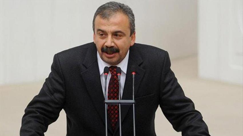 Meclis'in uzlaşmacı ismi Sırrı Süreyya Önder 12 saatlik zorlu ameliyat sonrası yaşam mücadelesi veriyor! Tüm Türkiye iyi haberi bekliyor