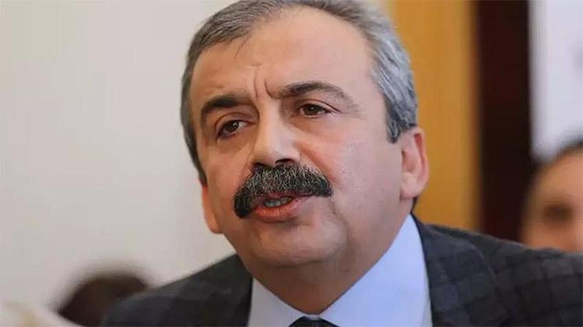 Meclis'in uzlaşmacı ismi Sırrı Süreyya Önder 12 saatlik zorlu ameliyat sonrası yaşam mücadelesi veriyor! Tüm Türkiye iyi haberi bekliyor