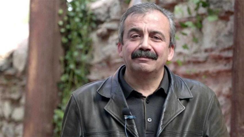 Meclis'in uzlaşmacı ismi Sırrı Süreyya Önder 12 saatlik zorlu ameliyat sonrası yaşam mücadelesi veriyor! Tüm Türkiye iyi haberi bekliyor