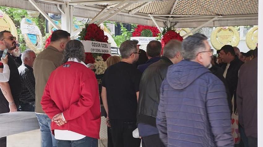 Kalp krizi nedeniyle hayatını kaybetmişti! Tarkan'ın annesi Neşe Tevetoğlu son yolculuğuna uğurlanıyor